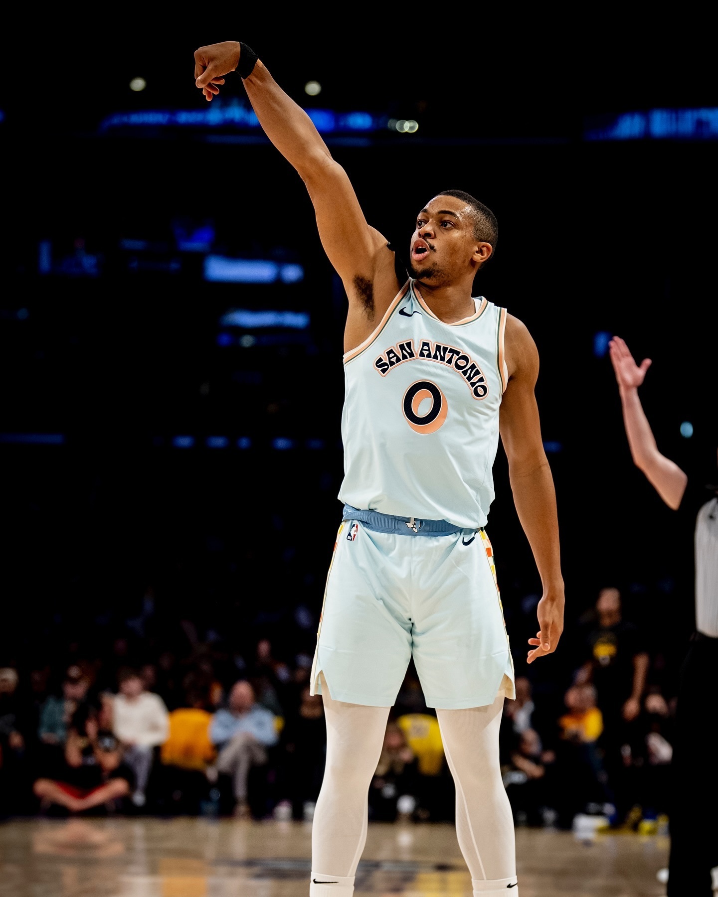 关于圣安东尼奥马刺发布备战花絮；窗口期内部沟通；国王杯任务艰巨；训练强度明显提升的信息-九游游戏旧版本